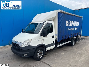 Furgons ar tentu IVECO Daily
