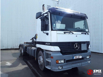 Konteineru vedējs/ Kravas automašīna ar noņemamā virsbūve MERCEDES-BENZ Actros 2531