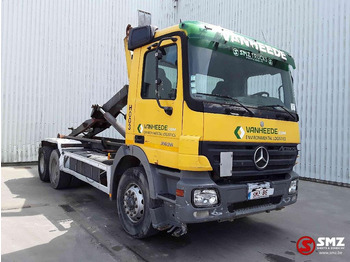 Konteineru vedējs/ Kravas automašīna ar noņemamā virsbūve MERCEDES-BENZ Actros 2636