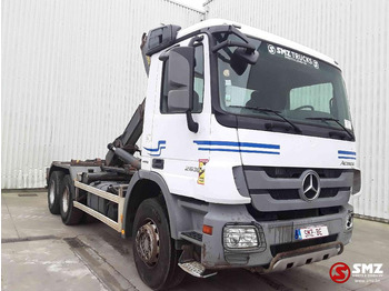 Konteineru vedējs/ Kravas automašīna ar noņemamā virsbūve MERCEDES-BENZ Actros 2636