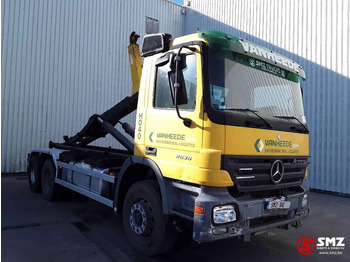 Konteineru vedējs/ Kravas automašīna ar noņemamā virsbūve MERCEDES-BENZ Actros 2636