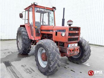 Traktors RENAULT