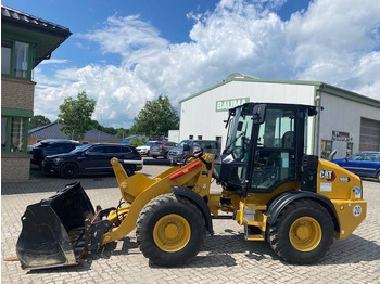 Riteņu iekrāvējs CATERPILLAR 908