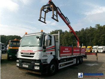 Kravas auto ar manipulatoru IVECO