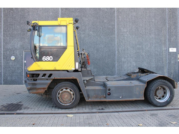 Termināļa traktors TERBERG