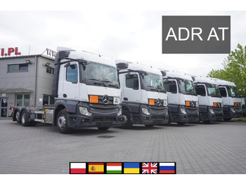 Konteineru vedējs/ Kravas automašīna ar noņemamā virsbūve MERCEDES-BENZ Actros 2545