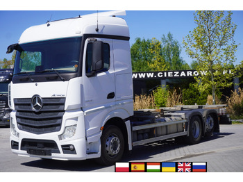 Konteineru vedējs/ Kravas automašīna ar noņemamā virsbūve MERCEDES-BENZ Actros 2545