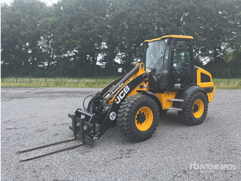 Riteņu iekrāvējs JCB 409