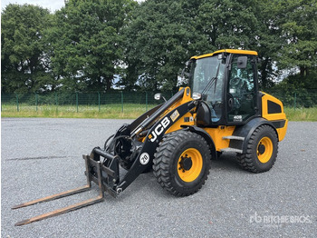 Riteņu iekrāvējs JCB 409