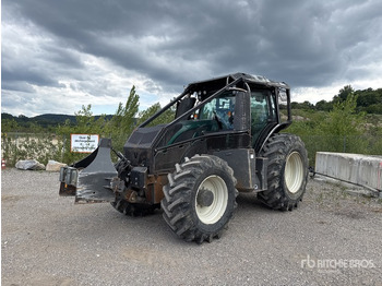 Traktors VALTRA T214