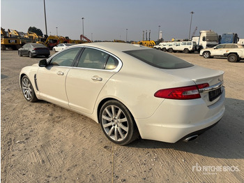 Vieglā automašīna 2009 Jaguar XF Automobile: foto 2