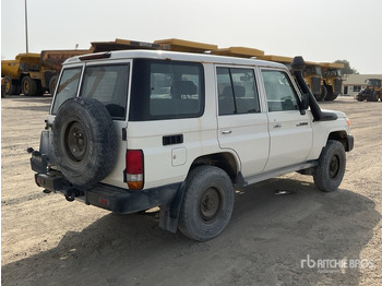 SUV 2018 Toyota Land Cruiser 76L 4x4 SUV: foto 3
