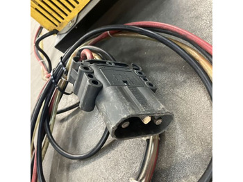 Elektrosistēma - Iekraušanas tehnika Hawker 24V/70A Lifetech: foto 5