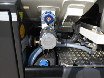 Interior photo 1: Autocisterna SCANIA G370