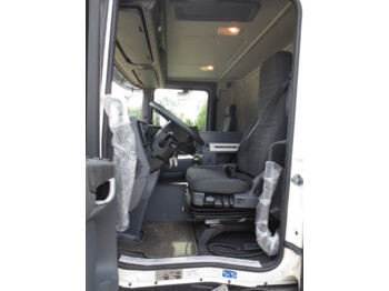 Interior photo 1: Autocisterna Scania G370