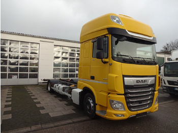 Konteineru vedējs/ Kravas automašīna ar noņemamā virsbūve DAF XF 480