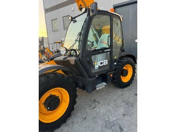 Teleskopiskais iekrāvējs JCB
