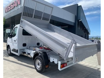 Jaunā Kravas automašīna pašizgāzējs Nissan: foto 2 Jaunā Kravas automašīna pašizgāzējs Nissan: foto 2