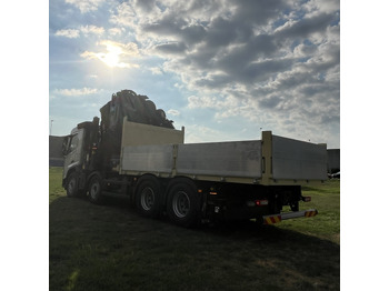 Jaunā Bortu kravas automašīna/ Platforma, Kravas auto ar manipulatoru Volvo FM84RF3A: foto 3