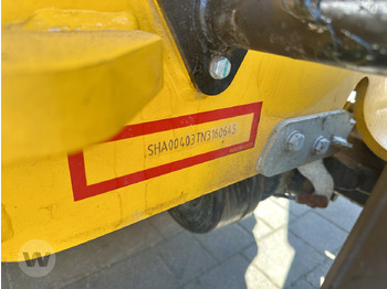 Mini iekrāvējs JCB 403 AGRI: foto 2 Mini iekrāvējs JCB 403 AGRI: foto 2