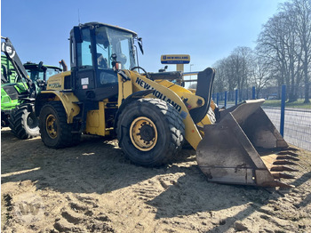 Riteņu iekrāvējs NEW HOLLAND