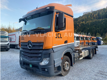 Konteineru vedējs/ Kravas automašīna ar noņemamā virsbūve MERCEDES-BENZ