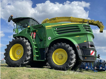 Lopbarības kombains John Deere 8400: foto 2