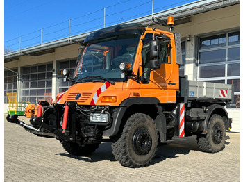 Kravas automašīna pašizgāzējs UNIMOG U400