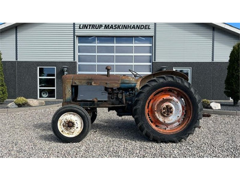 Traktors FORDSON