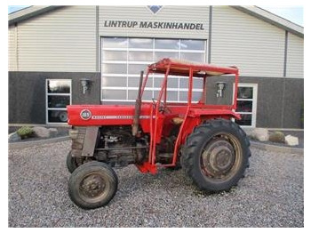 Traktors MASSEY FERGUSON 100 series