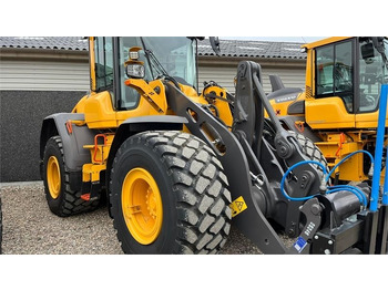 Riteņu iekrāvējs VOLVO L90H