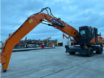 : fotogrāfija galvenē