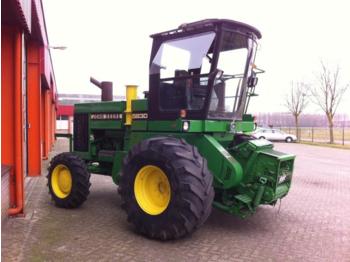 Lopbarības kombains John Deere 5830: foto 1