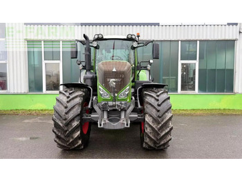 Traktors FENDT 826 Vario