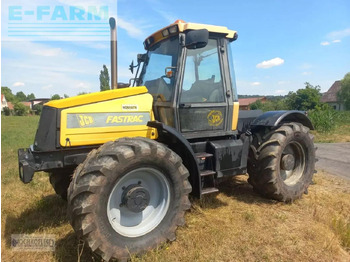 Traktors JCB
