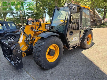 Teleskopiskais iekrāvējs JCB
