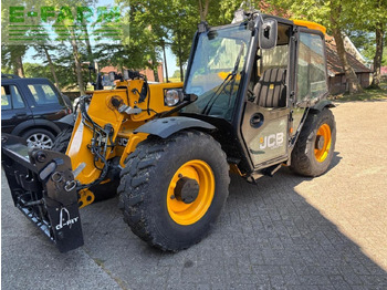 Teleskopiskais iekrāvējs JCB