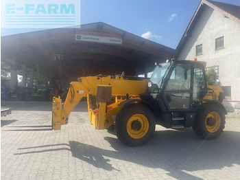 Teleskopiskais iekrāvējs JCB