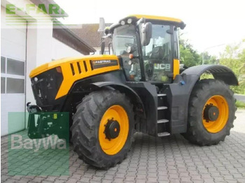 Traktors JCB