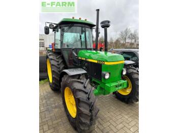 Traktors JOHN DEERE 2850