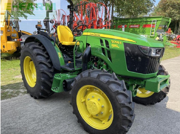 Traktors JOHN DEERE 5058E