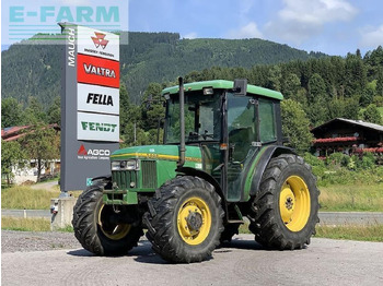 Traktors JOHN DEERE