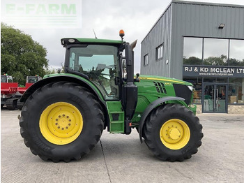 Traktors JOHN DEERE 6215R