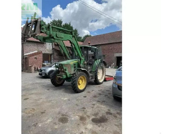 Traktors JOHN DEERE 6230