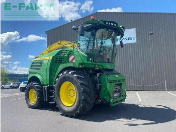 Lopbarības kombains JOHN DEERE 8200