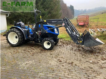 Traktors NEW HOLLAND T4