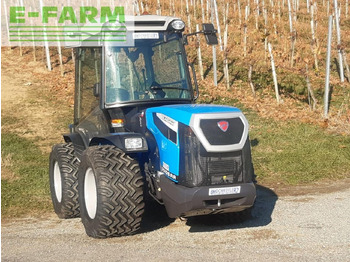 Traktors