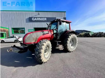 Traktors VALTRA