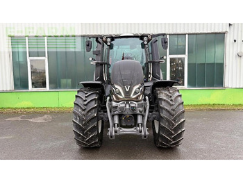 Traktors VALTRA