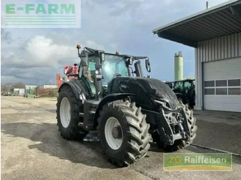 Traktors VALTRA